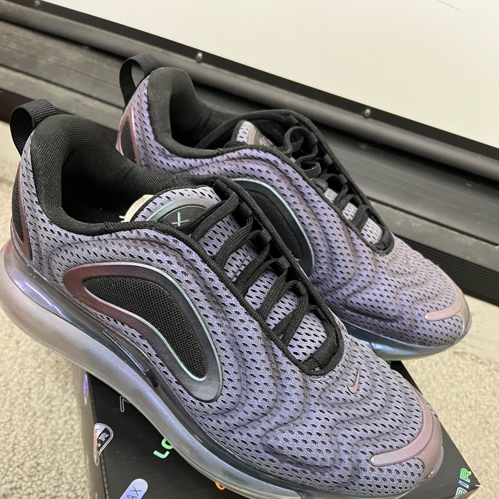 NIKE AIR MAX 720